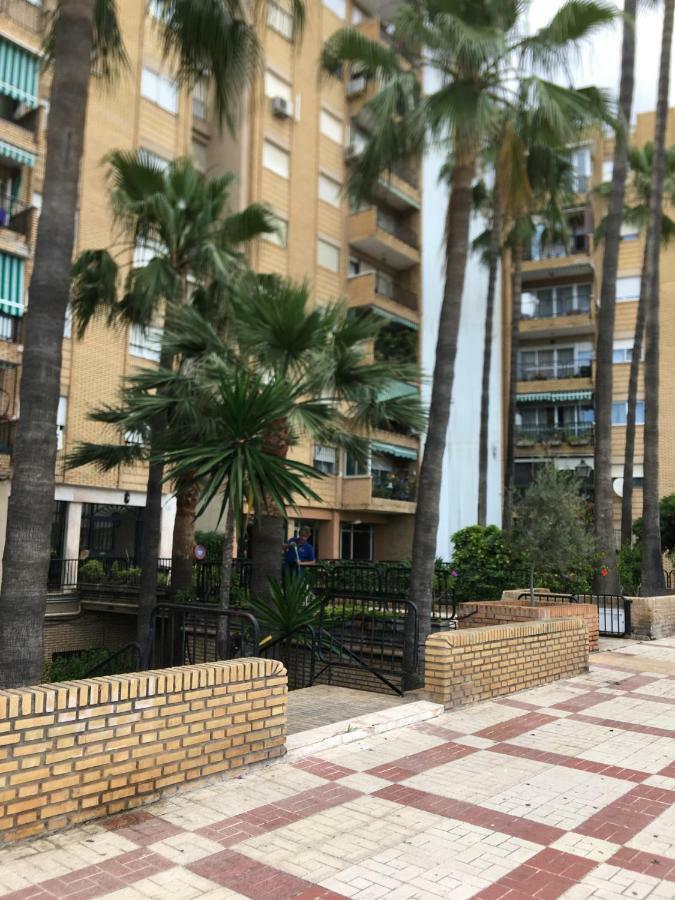 Stunning Spacious City Apartment With Free Parking Malaga Zewnętrze zdjęcie
