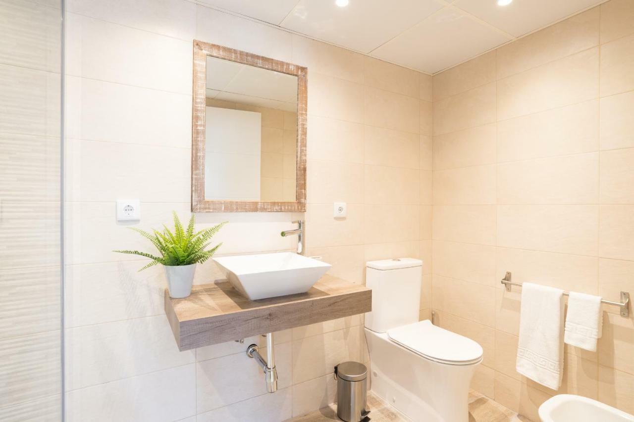 Stunning Spacious City Apartment With Free Parking Malaga Zewnętrze zdjęcie