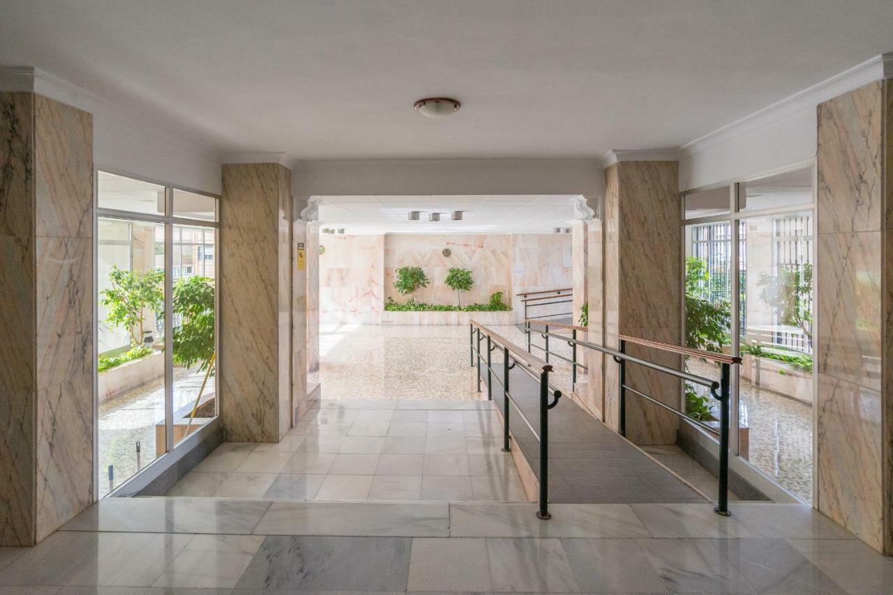 Stunning Spacious City Apartment With Free Parking Malaga Zewnętrze zdjęcie